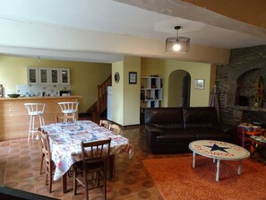 Fernseher, Kamin