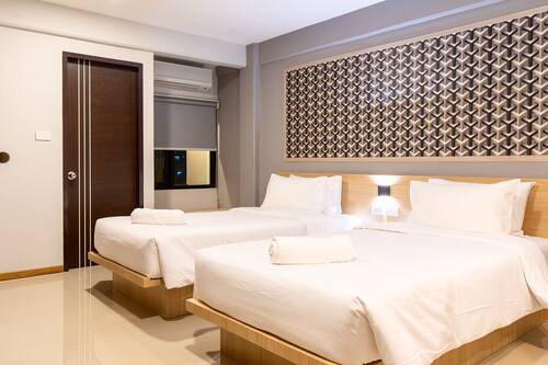 Superior Corner Room