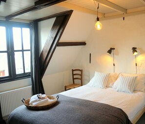 2 quartos, Wi-Fi de cortesia, roupa de cama