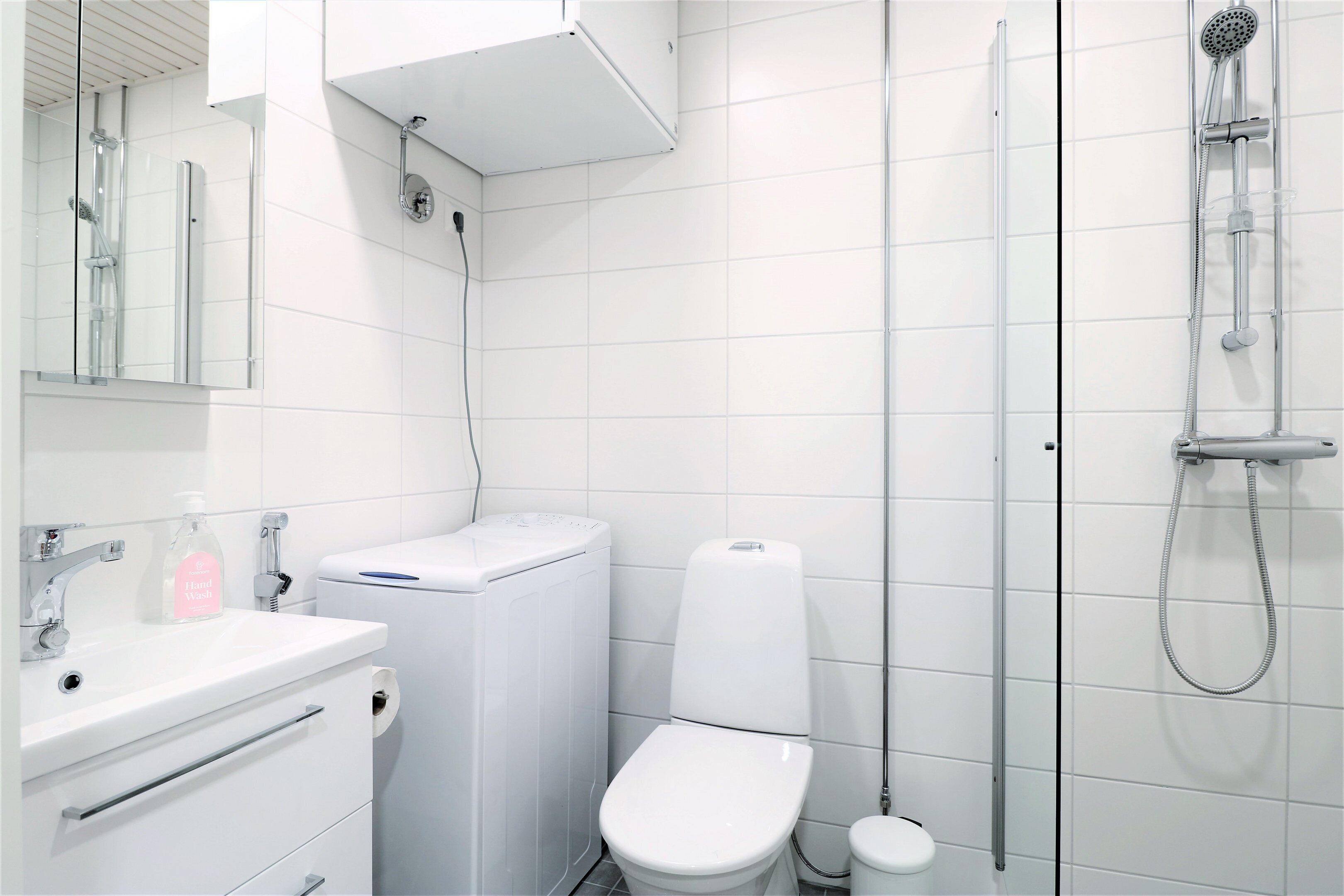 Dutxa, assecador de cabells, tovalloles i sabó 