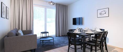 Apartment, 2 Schlafzimmer (Alcove) | Essbereich im Zimmer