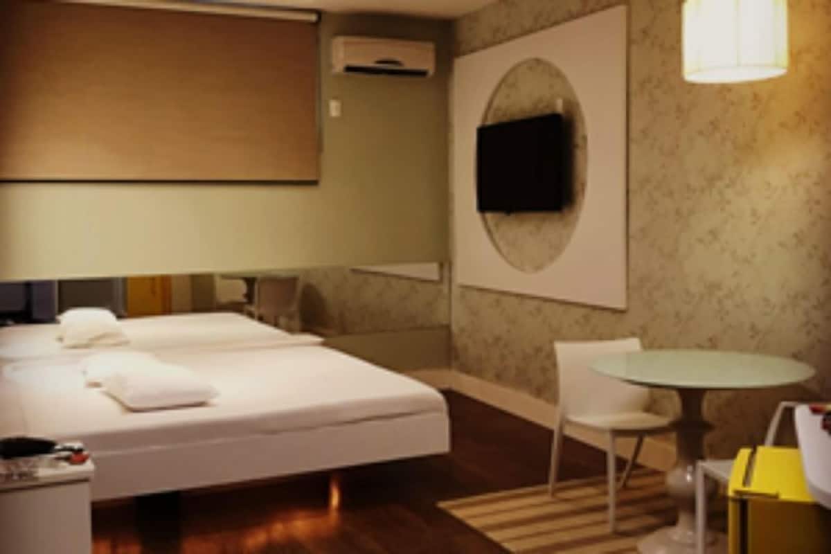 Suite, idromassaggio | 1 camera, minibar, Wi-Fi gratuito, lenzuola