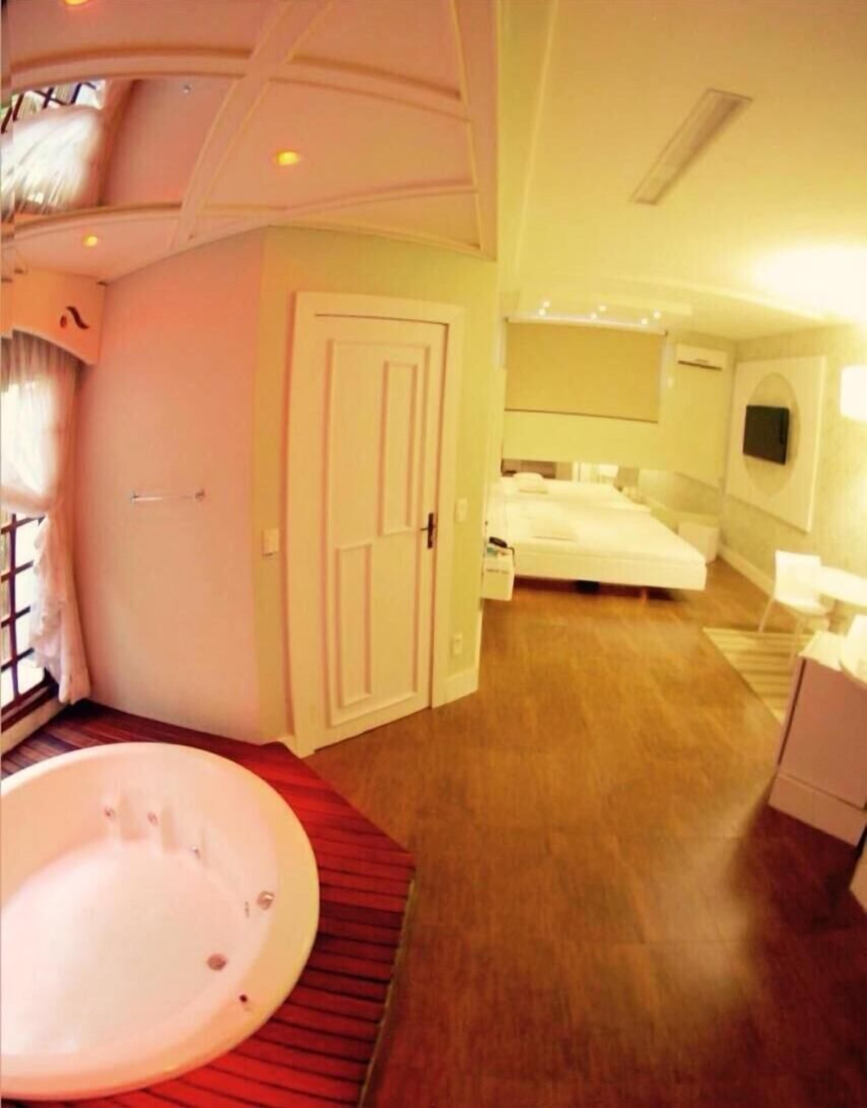 Shower, hair dryer, bathrobes, slippers