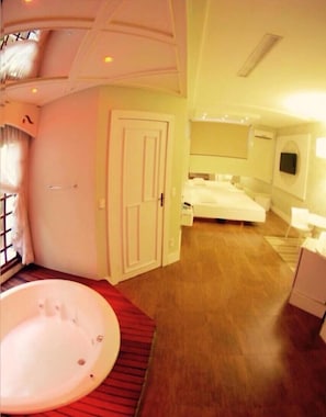 Shower, hair dryer, bathrobes, slippers - Pousada e Motel Blue Inn (Cascavel)