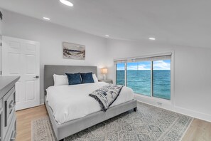 5 bedrooms, pillowtop beds, desk, iron/ironing board