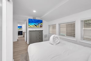 5 chambres, surmatelas, bureau, fer et planche Ă repasser