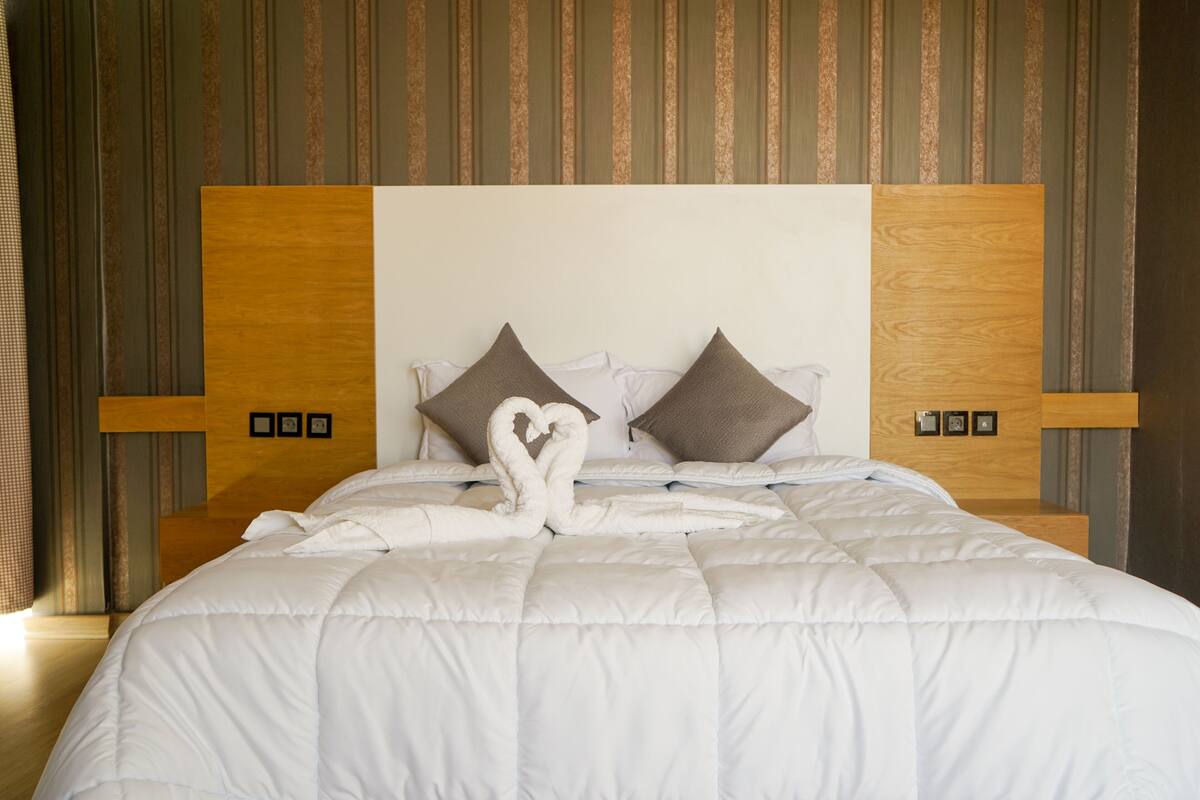 Double Room | Minibar, in-room safe, desk, blackout drapes
