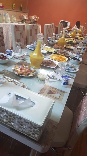 Tägliches kontinentales Frühstück gegen Gebühr