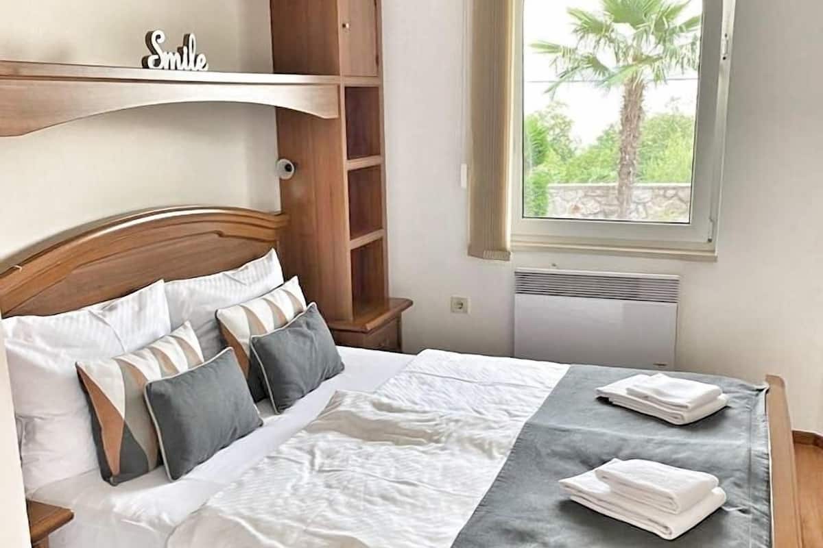 Appartement | 1 slaapkamer, een kluis op de kamer, individueel gedecoreerd, een bureau