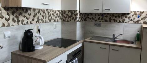 Fridge, oven, coffee/tea maker, cookware/dishes/utensils