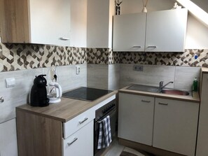 Fridge, oven, coffee/tea maker, cookware/dishes/utensils - Misha, S place Apartment (Duisburg)