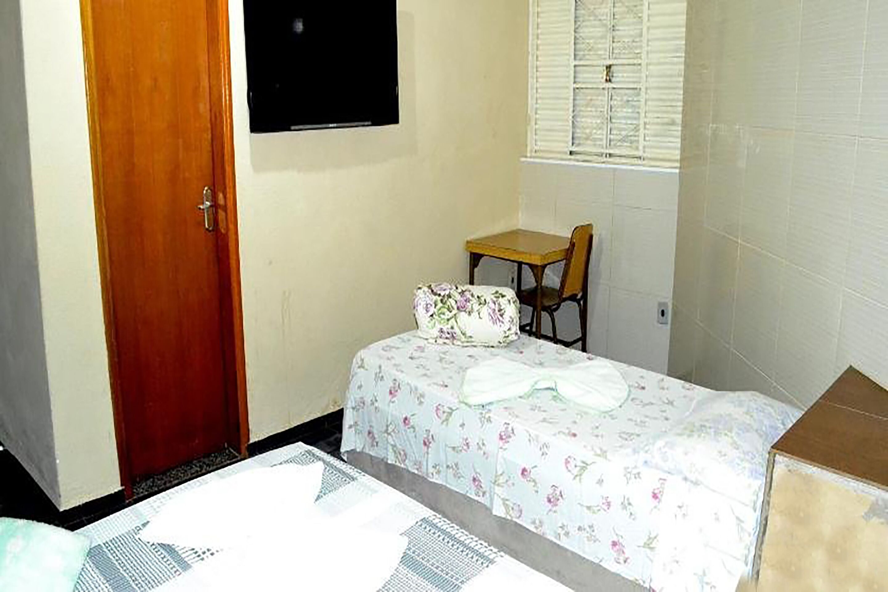 Free WiFi, bed sheets