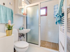 Dusche, Haartrockner, Handtücher