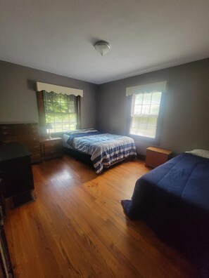 1 bedroom, WiFi, bed sheets - Cozy Apartment in Historic East Knoxville (Knoxville)