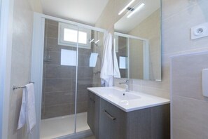 Romantic Apartment | Bathroom