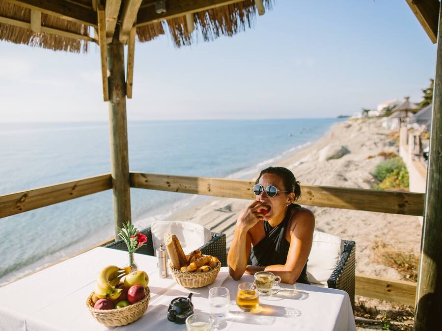 Lunch and dinner served