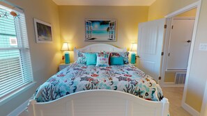 2 bedrooms, free WiFi, bed sheets - 2 Blocks From Beach, Shared Pool, Pet Friendly (Port Aransas)