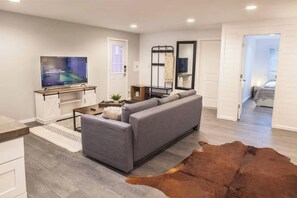 TV - This guest house is a 1 bedroom(s), 1 bathrooms, located in Vancouver, WA. (Vancouver)