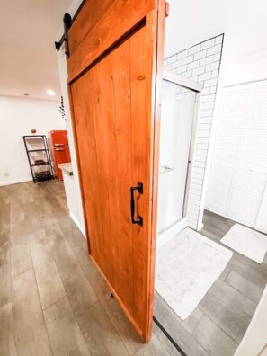 Interior - This guest house is a 1 bedroom(s), 1 bathrooms, located in Vancouver, WA. (Vancouver)