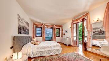 6 bedrooms, in-room safe, iron/ironing board, travel crib