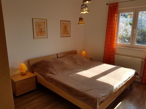 2 bedrooms, WiFi, bed sheets