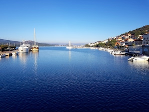 Marina - Sea view and seafront Villa Dolores in Tisno on the Dalmatian coast (Tisno)
