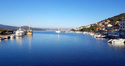 Sea view and seafront Villa Dolores in Tisno on the Dalmatian coast