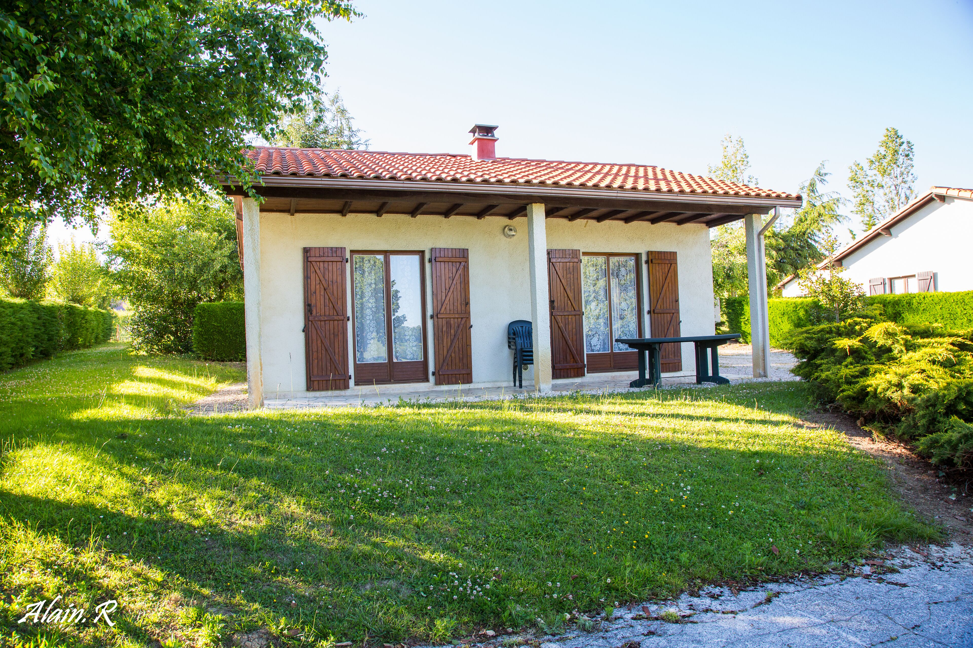 Family House, 2 Bedrooms, Microwave | 2 bedrooms, individually decorated, individually furnished