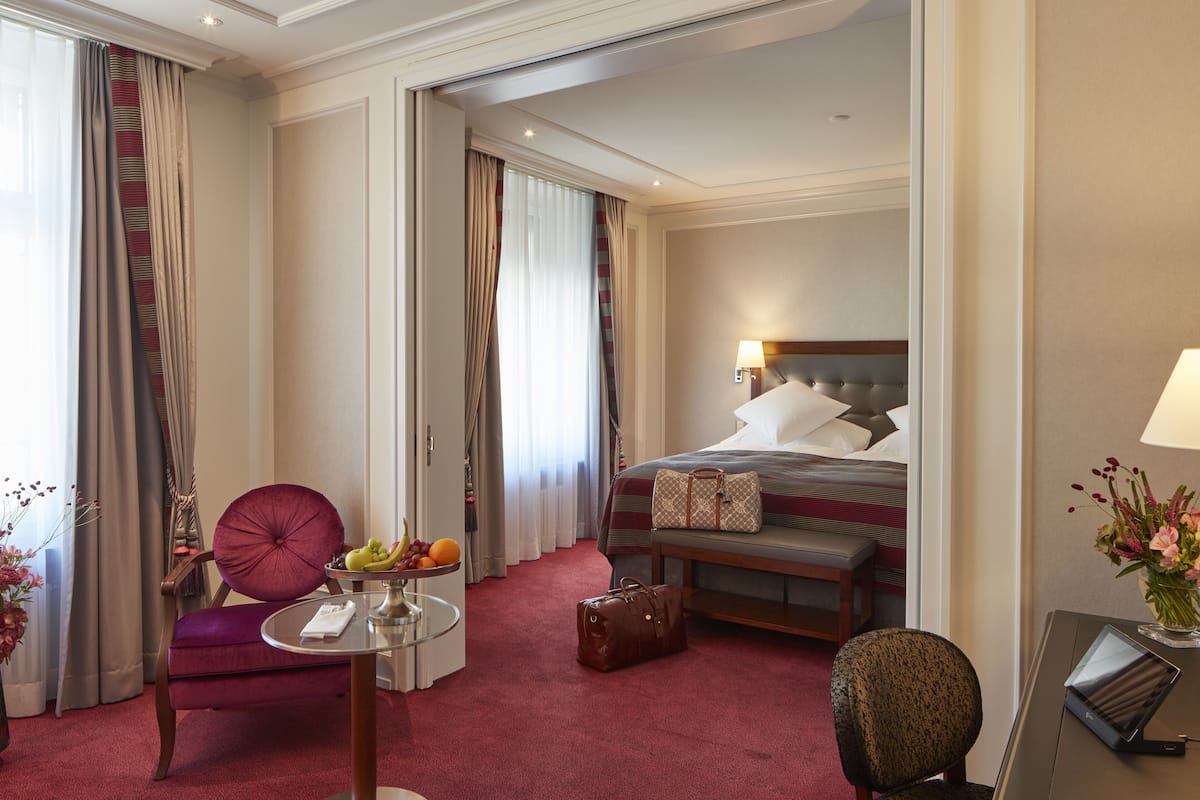 junior suite | hypo-allergenic bedding, free minibar, in-room safe, desk