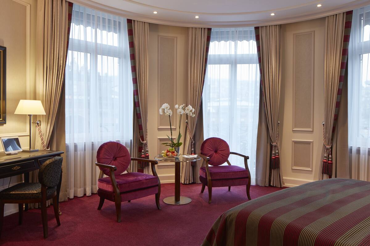 Deluxe Double Room | Living area