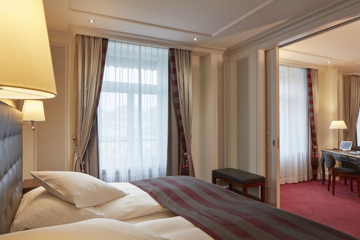 deluxe suite | hypo-allergenic bedding, free minibar, in-room safe, desk