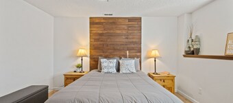 Family space+ central +Private entry 2 Bedroom 1 Bath + Bunk Beds + Kitchen 