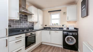 Classic Apartment, 2 Bedrooms, Non Smoking | Private kitchen