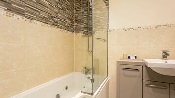 Classic Apartment, 2 Bedrooms, Non Smoking | Bathroom | Separate bathtub and shower, free toiletries, slippers, towels