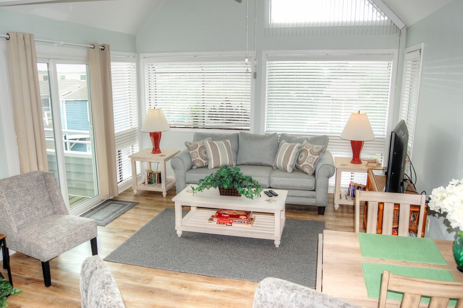 Fantastic Condo Adjacent to Harry the Hats and Across from the Apache Pier -