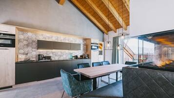 ์ ์ฌ ์์ฌ ๋ฐ ์ ๋
์์ฌ ์ ๊ณต