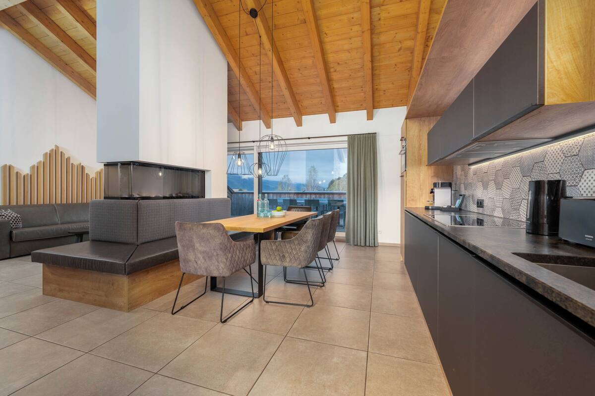 Penthouse Deluxe, 4 phòng ngủ | Bếp riêng | Tủ lạnh 