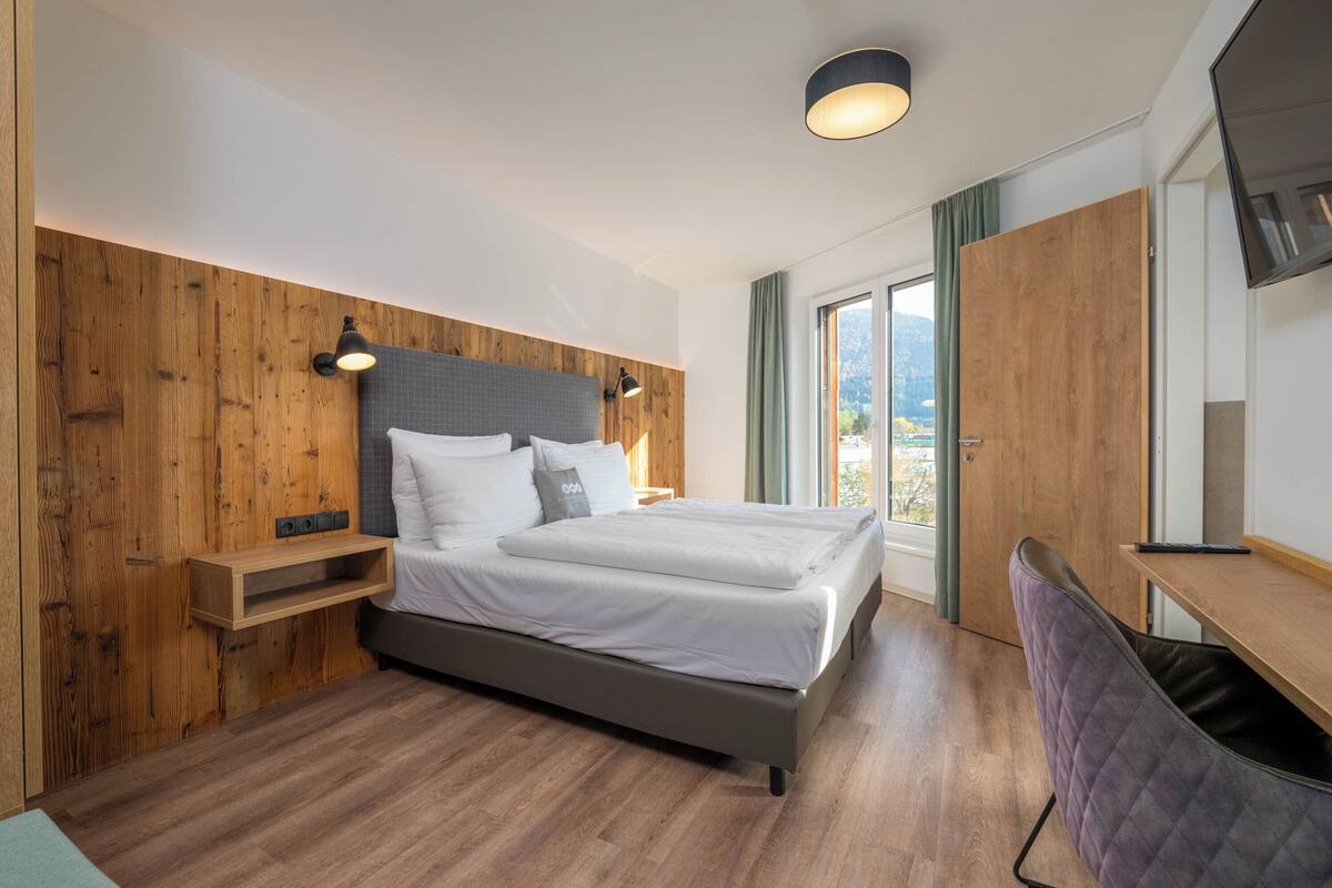 Phòng Suite Deluxe, 3 phòng ngủ | Bộ đồ giường cao cấp, bàn, màn/rèm cản sáng 
