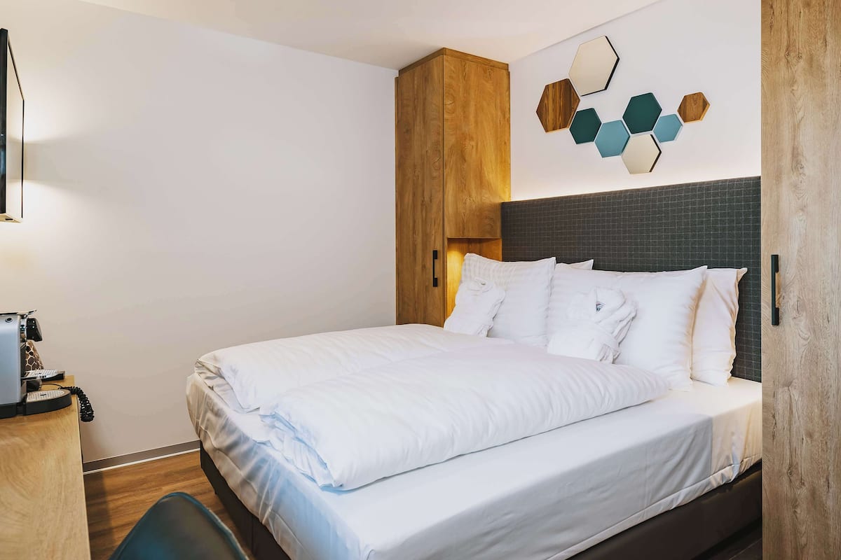 Standard Room, 1 Double Bed | 2 bedrooms, premium bedding, desk, blackout drapes