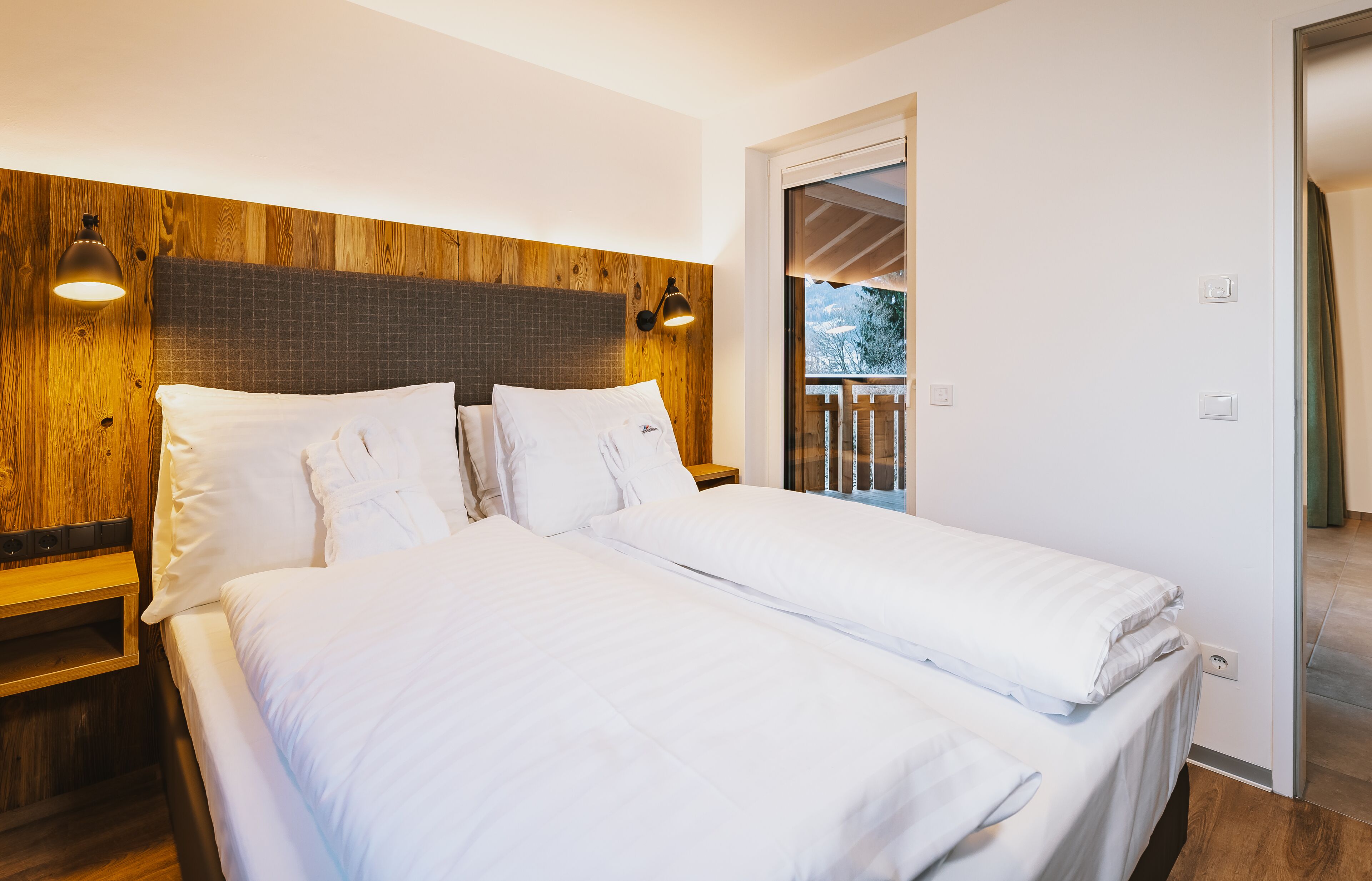 Premium bedding, desk, blackout drapes, free WiFi