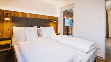 Sengetøy av topp kvalitet, skrivebord og blendingsgardiner