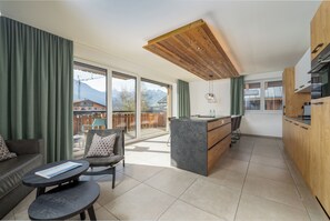 Deluxe Suite, 3 Bedrooms, Balcony (with Sofabed) | Private kitchen | Fridge - Elements Resort Zell am See (Zell am See)