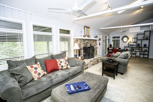 2 bed 2 bath condo on Lake Lanier-