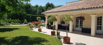 Atypical chalet close to the pool and activities