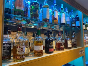 Bar (trong khuôn viên)