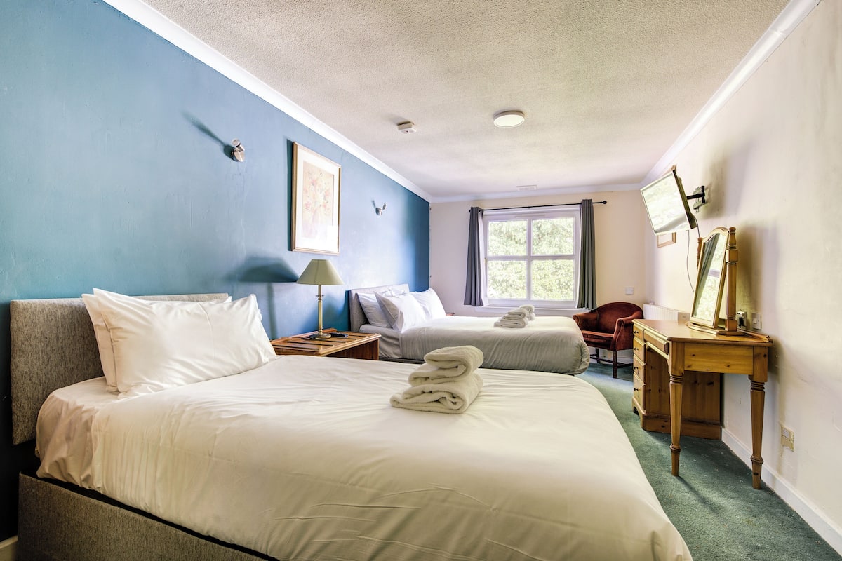 Family Triple Room | 1 bedroom, individually decorated, individually furnished, desk
