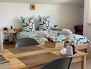 Comfort Double Room, Ensuite, Garden View (Chambre Pink Lady) - Le Clos des Pommiers (Uffholtz)