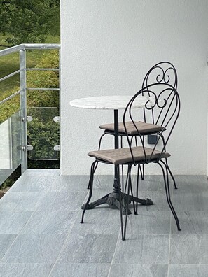 Chambre Double Confort, salle de bains attenante, vue jardin (Chambre Granny) | Vue depuis le balcon