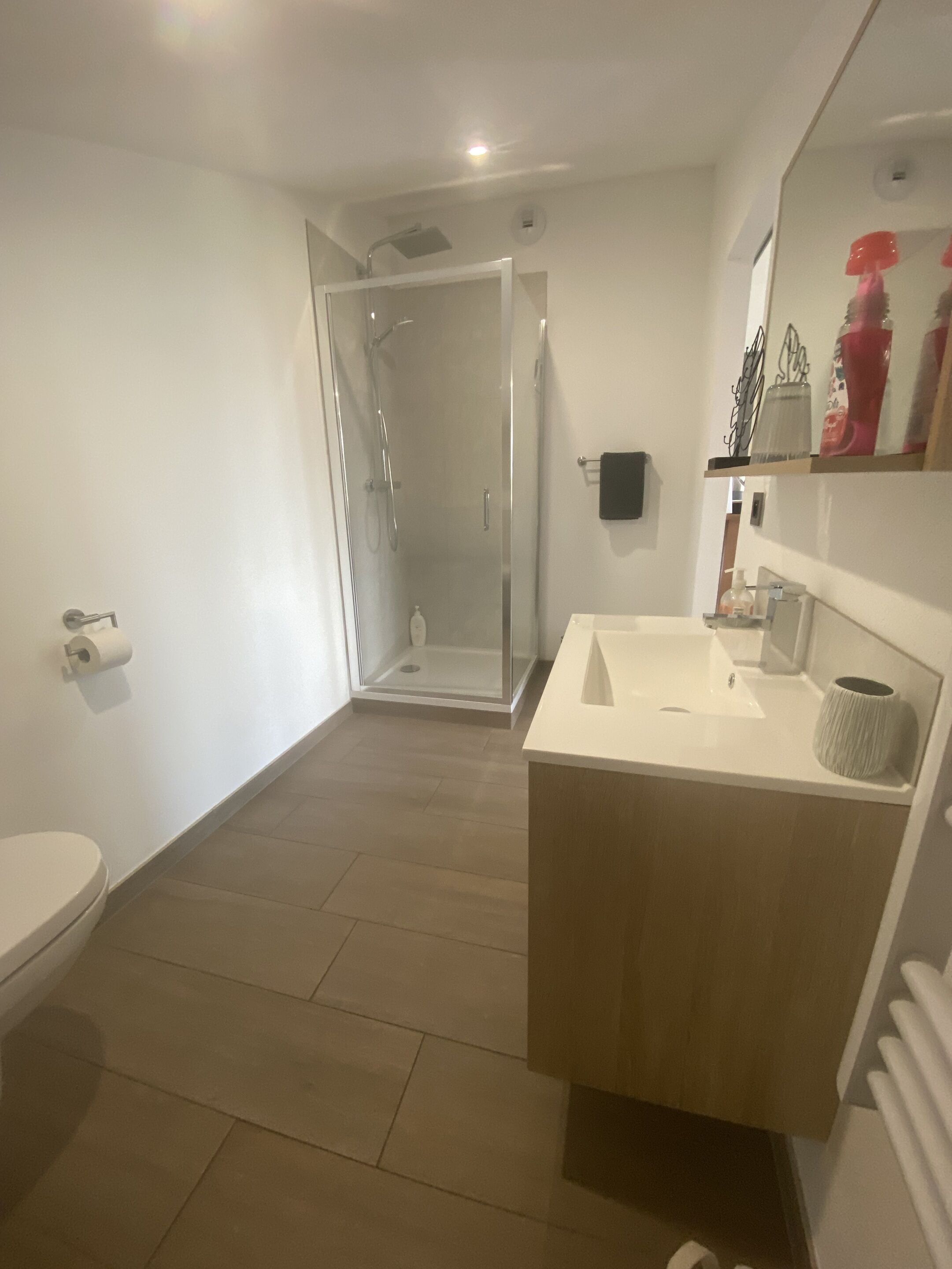 Chambre Double Confort, salle de bains attenante, vue jardin (Chambre Granny) | Salle de bain