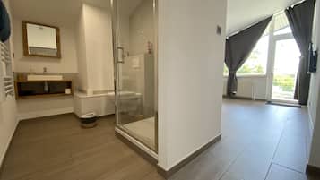 Chambre Double Confort, salle de bains attenante, vue jardin (Chambre Pink Lady) | Salle de bain